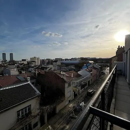 2p : Vue Sur Les Toits De Paris * レ・リラ